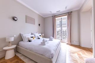Arc de Triomphe Luxury 3 Bed 3,5 Bath - 2