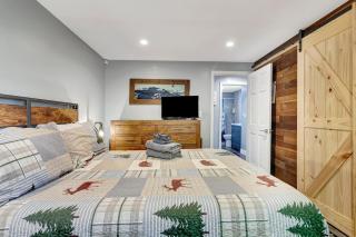Pet Friendly duplex, 8 min to Stratton with fire pit, wood stove, BBQ grill - 2