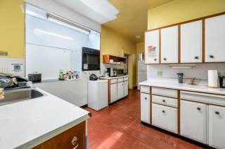 Cozy Private Room Near UBC & Pacific Spirit Park - 3