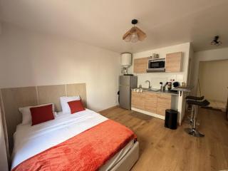 La Pause Bourbon T1 cosy centre ville St Denis - Parking - 9