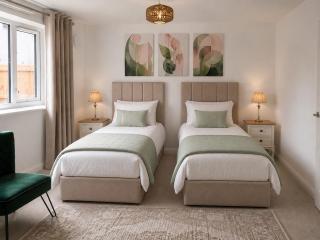 Slps 4 Modern Stay with King-Twin Beds, EV Pkg, Garden - 2