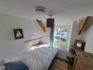 Quaint Cottage in Quiet Coastal Village - 3