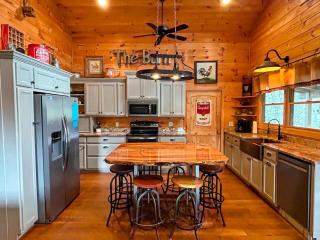 Water's Edge, Covered Porch, Deep Creek as your Backyard Haven, Hot Tub, Pool Table, Fire Pit, Close to Town & Entrance to National Park - 4