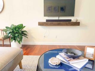 2BR Modern & Cozy Condo with Parking - 6