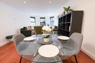 Crouch End 4BDR flat near Alexandra Palace & Hornsey with Private Balcony & Free Parking by Staylio London - 9