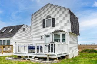 Walk to North Beach! Marsh-View Condo in Hampton - 0