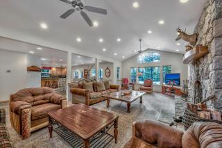 Black Bear Villa - large 4 BR 4 BA hot tub game room - 6