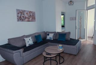 Cozy Stay with Free Parking and Mountain View - 8