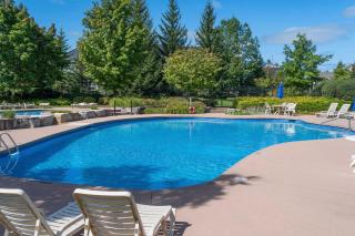 Luxury Mountain Townhome - Shuttle Patio & Trails - 3