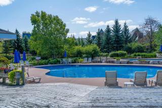 Luxury Mountain Townhome - Shuttle Patio & Trails - 1
