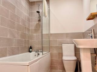 Windemere Terrace Liverpool 2 Bed WiFiParking - Pass the Keys - 5