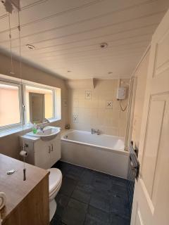 Stylish 3 Bed house Contractor Friendly Free parking & Wifi - 3