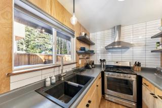 Blue Bear Cabin: Pet Friendly EV Charger BBQ - 1