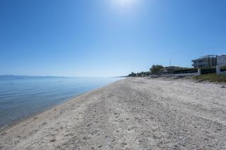 Hanioti Beachfront Escape by Luxlikehome - 3