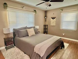 Huge 3BR 3Ksqft Home-Private 1Acre Lot-Mountain Views - 1