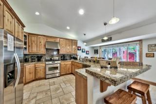 Cedar Pine Cabin - Walk to Beach Dog Friendly - 4