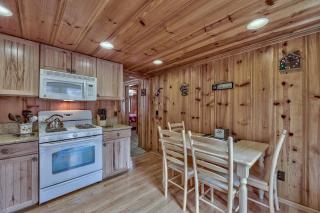 Craigs Cozy Cabin: Hot Tub BBQ Pets - 1