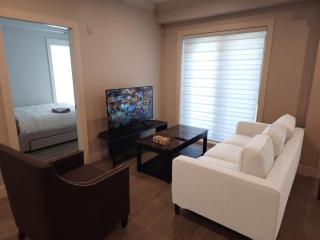 Vancouver Townhouse Getaway Modern two-Bedroom Apartment with Free Parking - 0