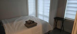 Vancouver Townhouse Getaway Modern two-Bedroom Apartment with Free Parking - 2