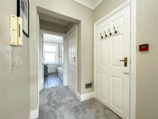 Coastal Retreat, Beaches, Parking & Fast WiFi - 1