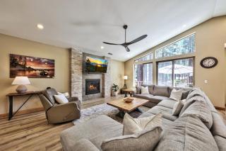 Evergreen Elegance: Boat Parking Close to Lifts Lake & Trails - 5