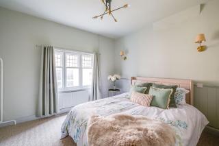 Charming Chester City Walls Cottage Sleeps 6 - 4