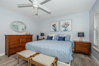 Peaceful Beachfront 30' Deck with Sweeping Views - 7