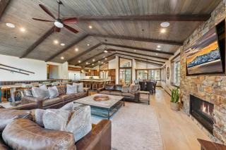 Mountain Majesty: Lake Views 10-Bedroom Pool - 2