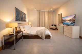 Luxury 3BR Beachfront Private Pool Ultravioleta - 9