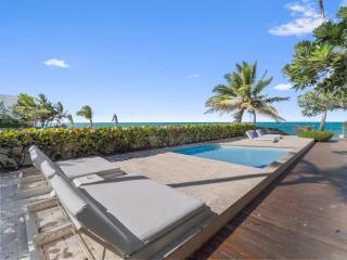 Luxury 3BR Beachfront Private Pool Ultravioleta - 3