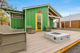 Hummingbird House Private Yard, Great Location - 3