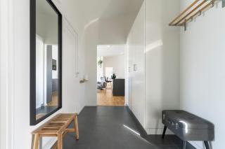 3-Bedroom Apartment w Workspace & Balcony - 5
