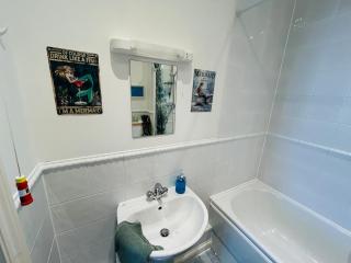 Stunning 2 bedroom modern apartment! Amazing views! - 1