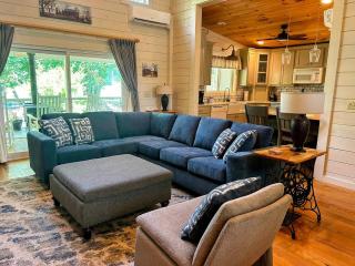 Creekside Quarters, Modern Farmhouse, Deep Creek your Backyard Oasis, Hot Tub, Covered Porch, Ping Pong, Fire Pit, Outdoor Games, Close to Town & Entrance to National Park - 2