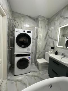 Spacious 2BR Central Apartment - 4