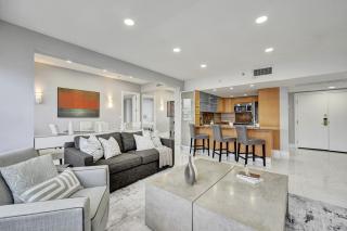 Ocean View Luxury Penthouse 3BR 3BA Beach Service - 5