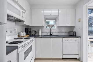 Amazing 1 bedroom in Coal Harbour - 2