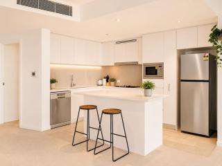 CBD Luxury 2B w Parking Sky View - 6