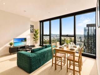 CBD Luxury 2B w Parking Sky View - 1