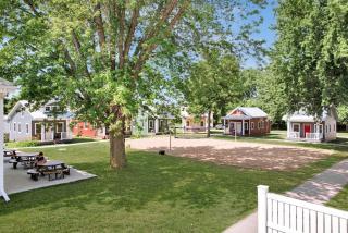 The Theatre District of Okoboji - The Playbill Cottage - 3