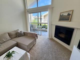 NEW! Warner Center Condo | Pool, Tennis & Balcony - 2