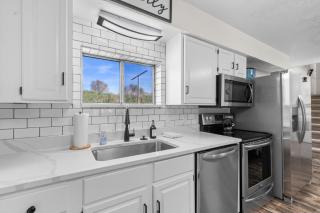 Spacious Family Retreat w Porch and Bunk Room - 8