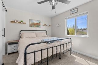 Spacious Family Retreat w Porch and Bunk Room - 9