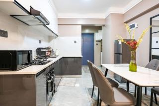 The Chic Shared Suite - 1
