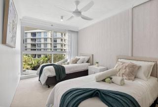 Drift n Dream Apartment with Free Parking Pool Gym - 5