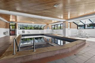 Drift n Dream Apartment with Free Parking Pool Gym - 4