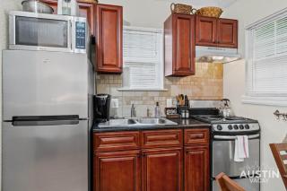 Recharge on Riverview 1BR 1BA Tiny Home Steps to Lady Bird by Austin Vacay - 5