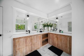 8BR Mansion Near Kiki by the River Miami - 3
