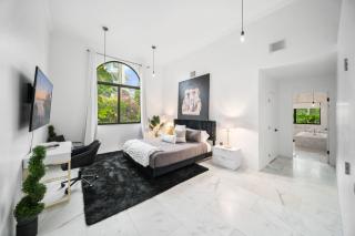 8BR Mansion Near Kiki by the River Miami - 4