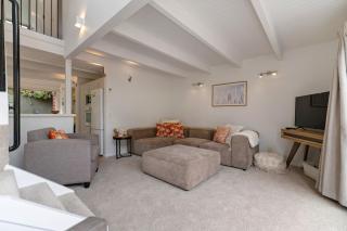 Location is gold 2 bed - 5